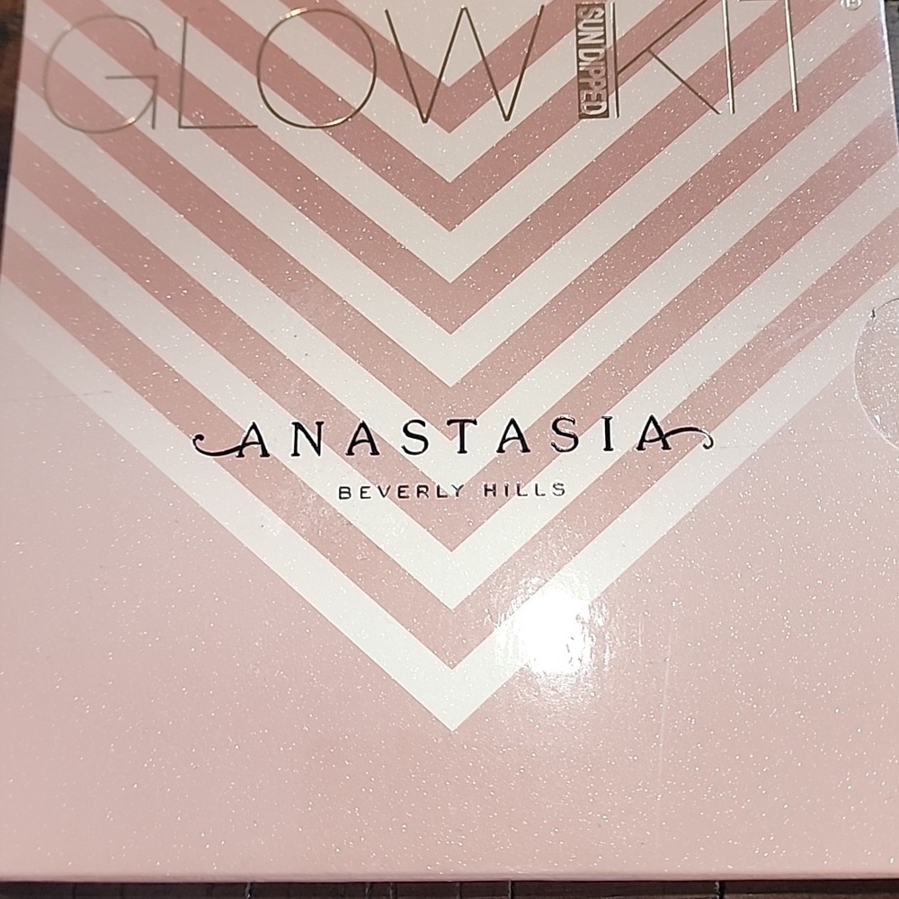 Anastacia glow kit Sundipped - Picture 1 of 2